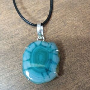 Elegant Silver and Blue Agate Pendant Necklace